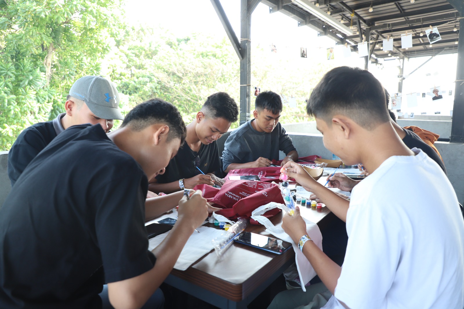 Institut Teknologi Ahmad Dahlan Gelar Art Exhibition Lensa Masa