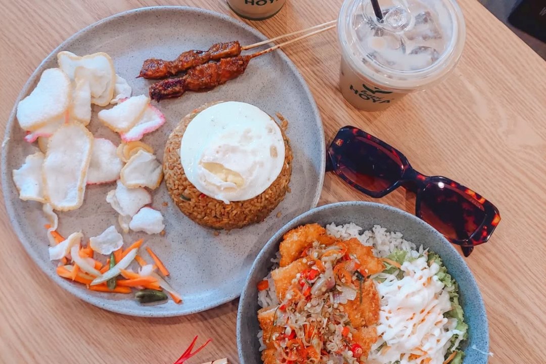 Kopi Hoya Cafe and Resto, Tempatnya Instagramable Banget